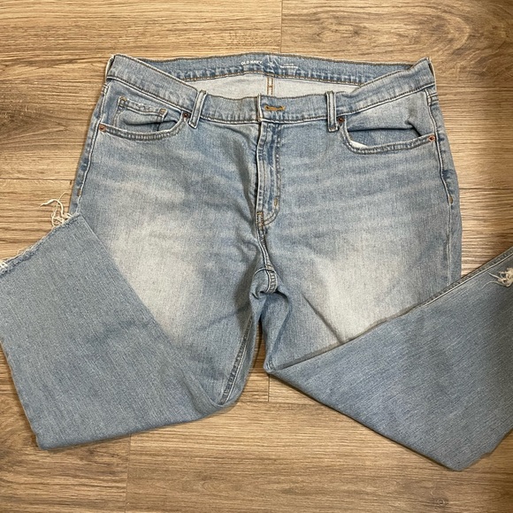 Old Navy Low-Rise Boyfriend Straight Cut-Off Jeans, size 16 Petite - Picture 2 of 10